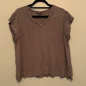 Green t shirt blouse with neck detailing